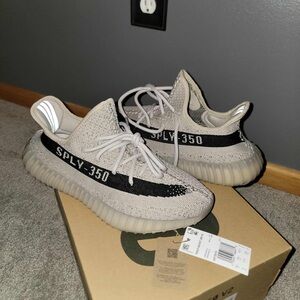 Yeezy 350 V2